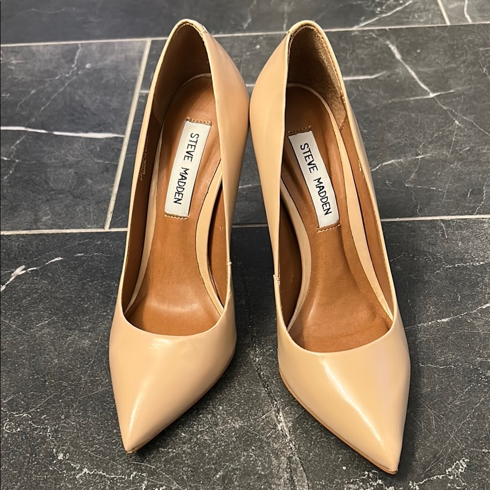 Steve Madden Tan Pumps
